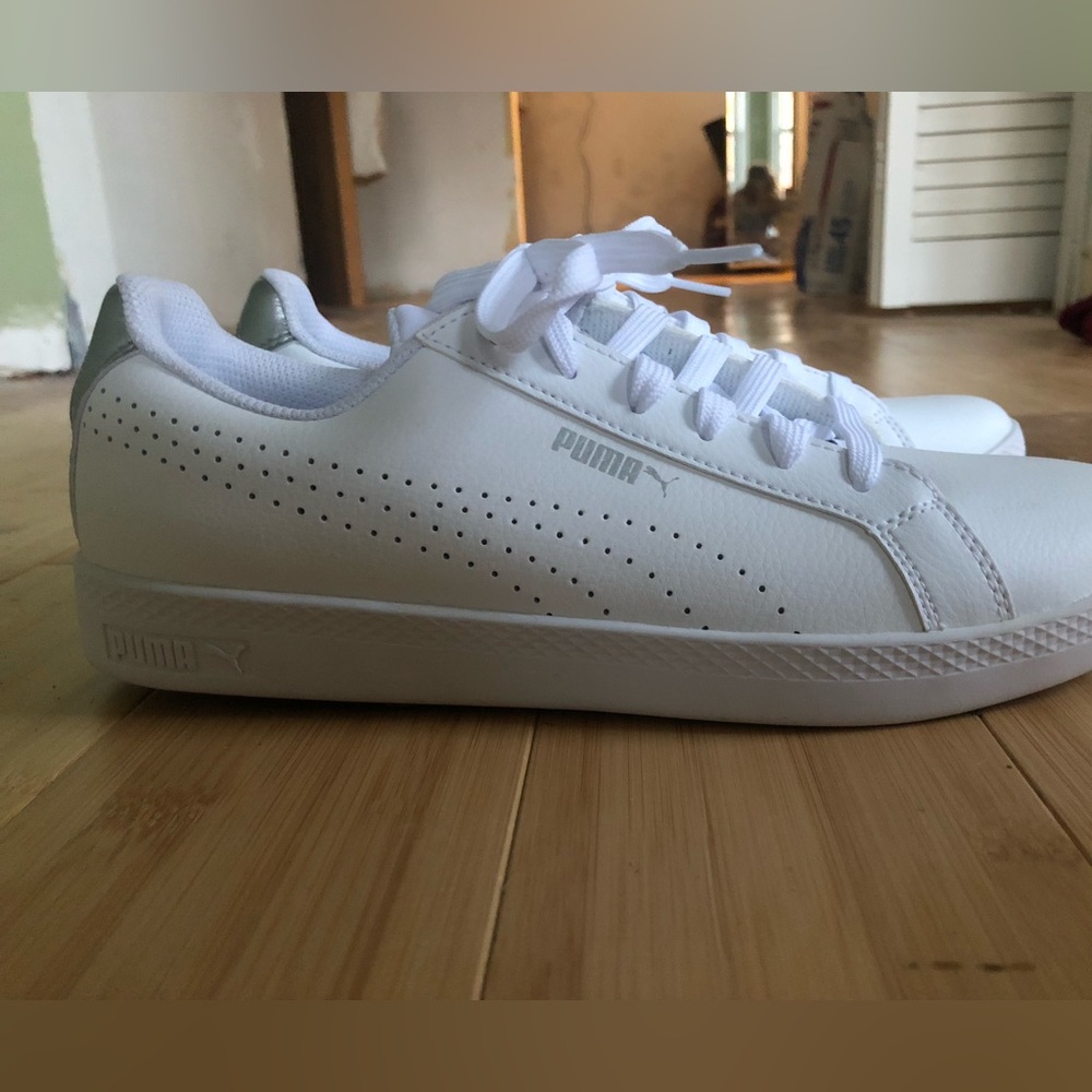 Puma size 9 Smash White Shoes. Worn Once!